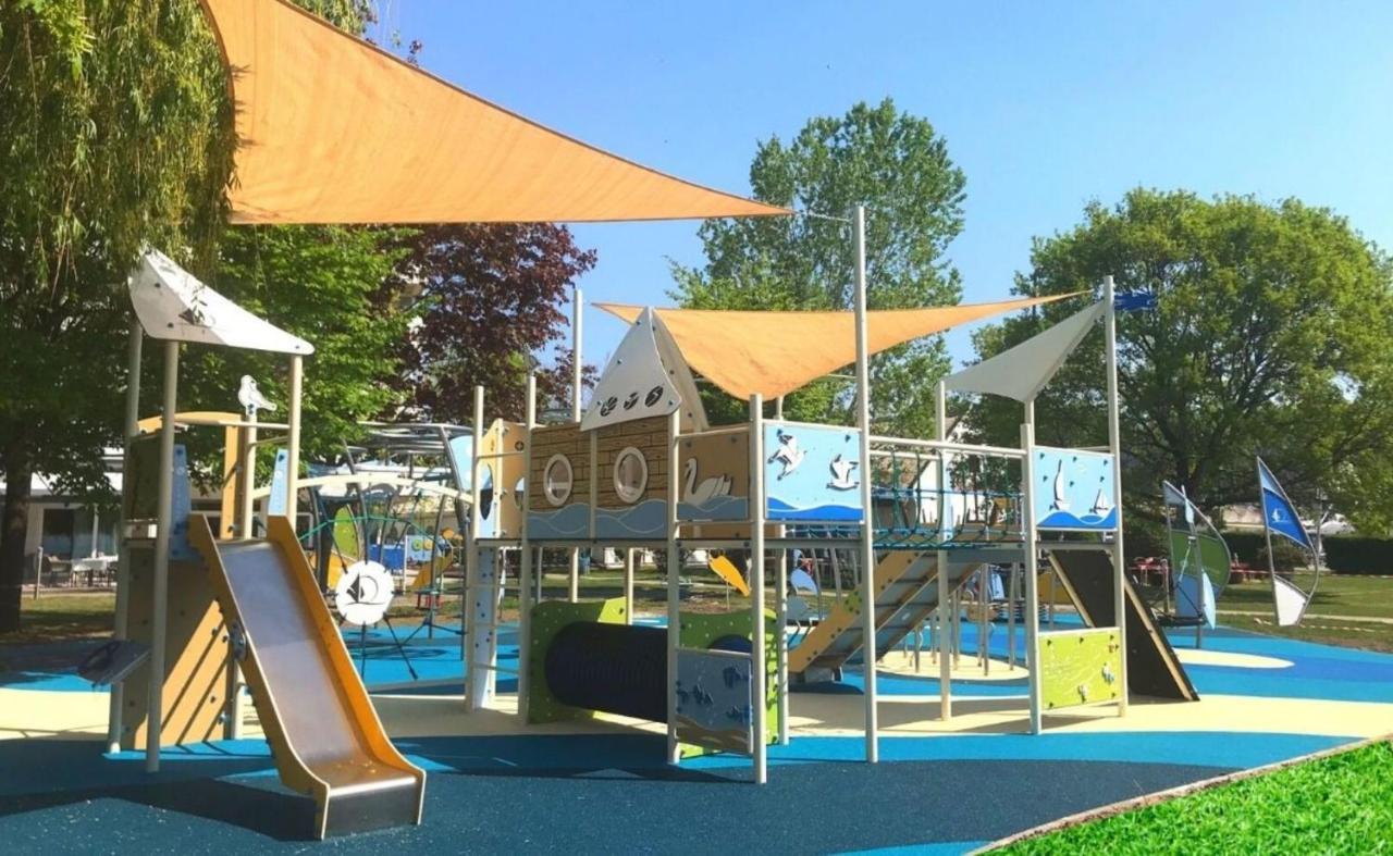 Hotel Marina Port Balatonkenese Bagian luar foto