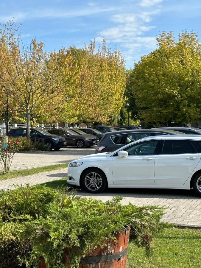 Hotel Marina Port Balatonkenese Bagian luar foto