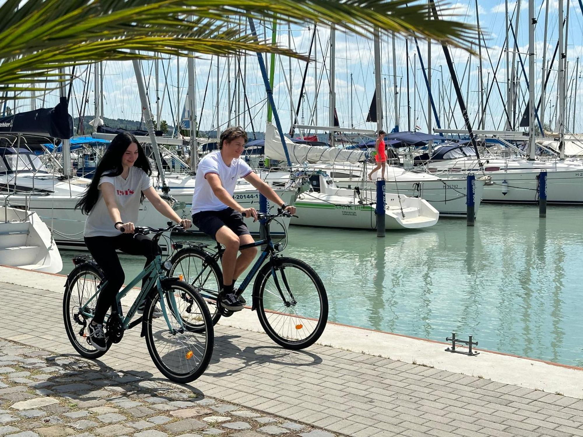 Hotel Marina Port Balatonkenese Bagian luar foto