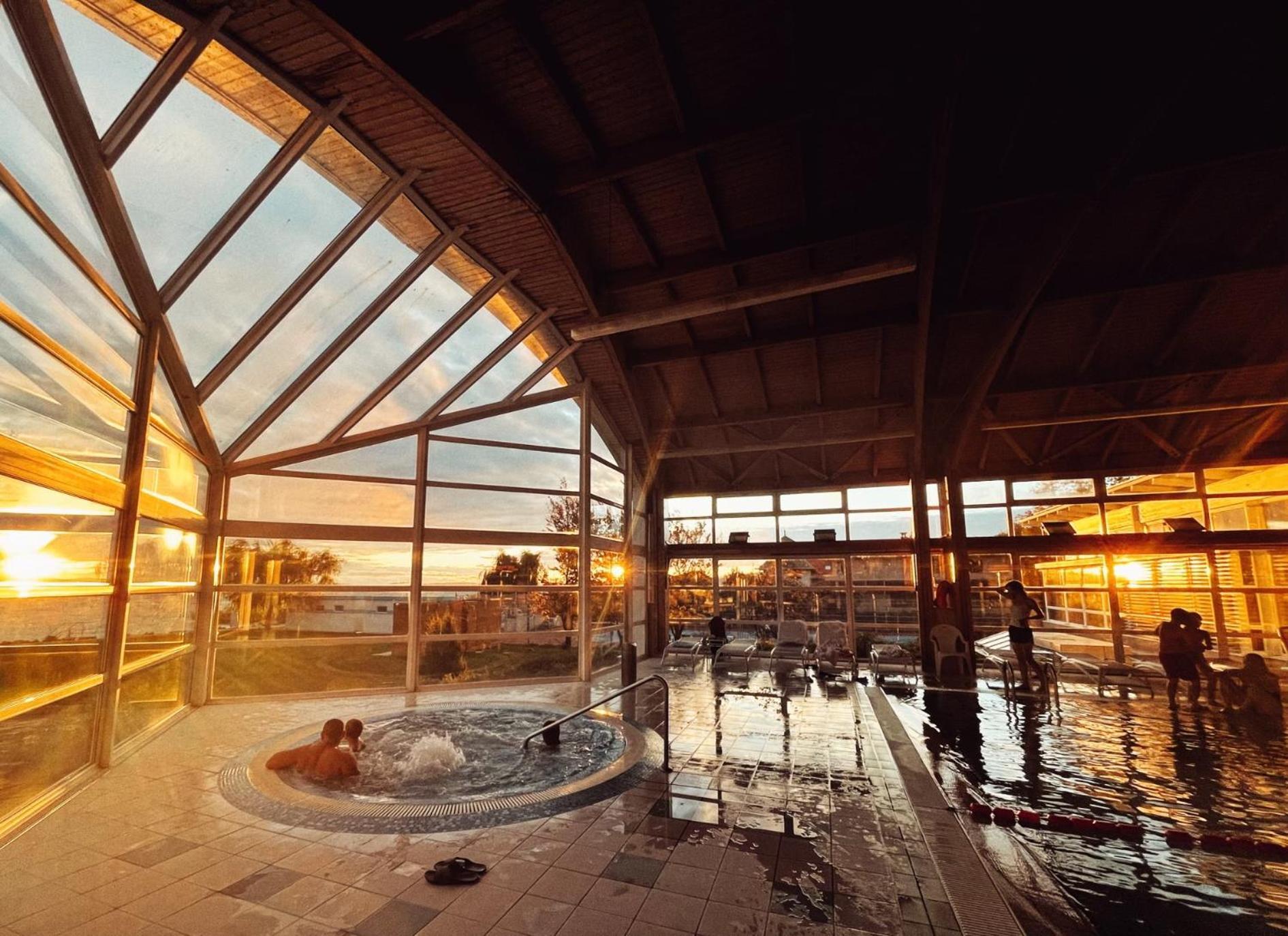 Hotel Marina Port Balatonkenese Bagian luar foto