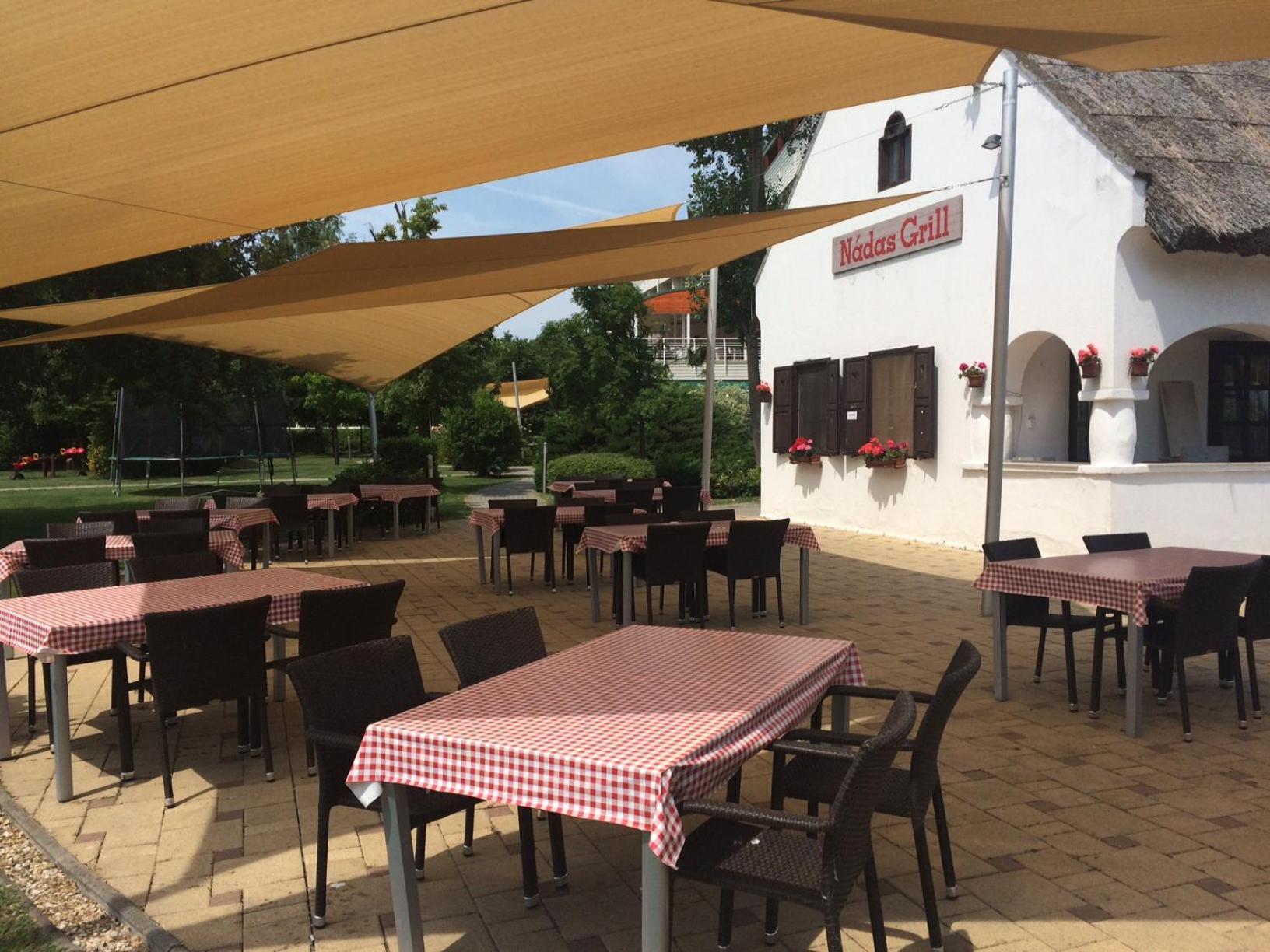 Hotel Marina Port Balatonkenese Bagian luar foto