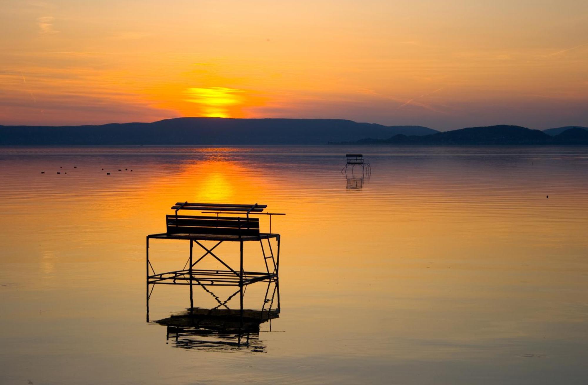 Hotel Marina Port Balatonkenese Bagian luar foto