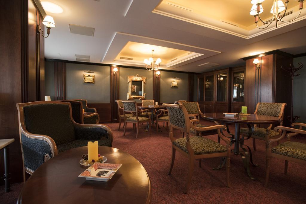 Hotel Marina Port Balatonkenese Bagian luar foto