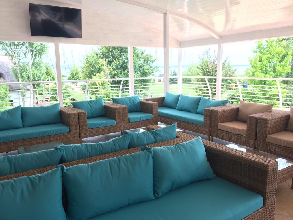 Hotel Marina Port Balatonkenese Bagian luar foto