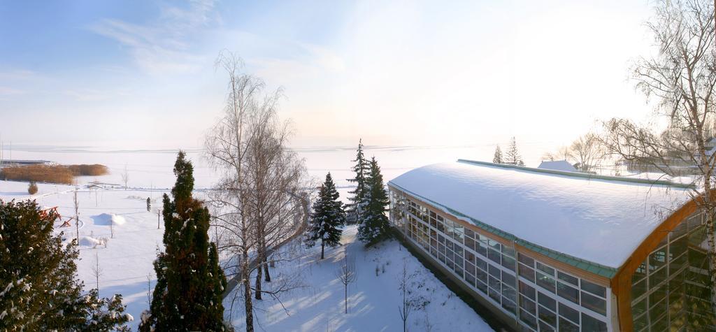Hotel Marina Port Balatonkenese Bagian luar foto