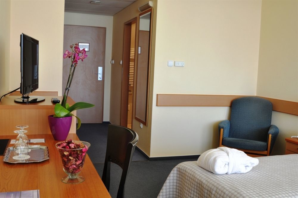 Hotel Marina Port Balatonkenese Ruang foto