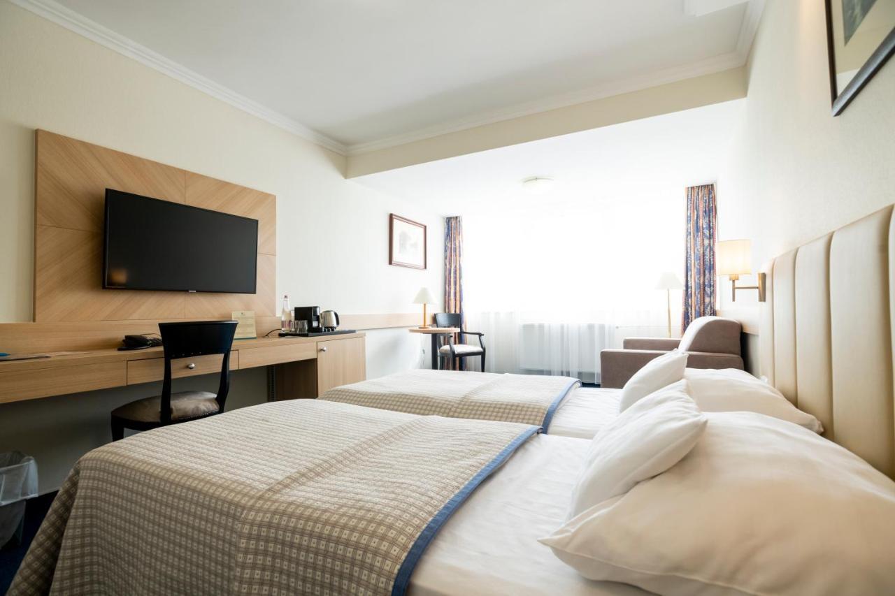 Hotel Marina Port Balatonkenese Bagian luar foto