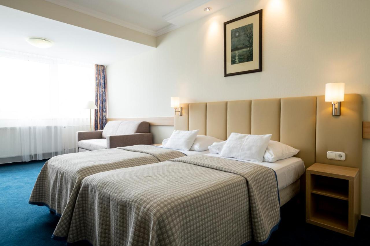 Hotel Marina Port Balatonkenese Bagian luar foto
